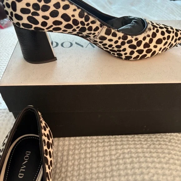 Donald Pliner Cow Hide pumps - Picture 3 of 6